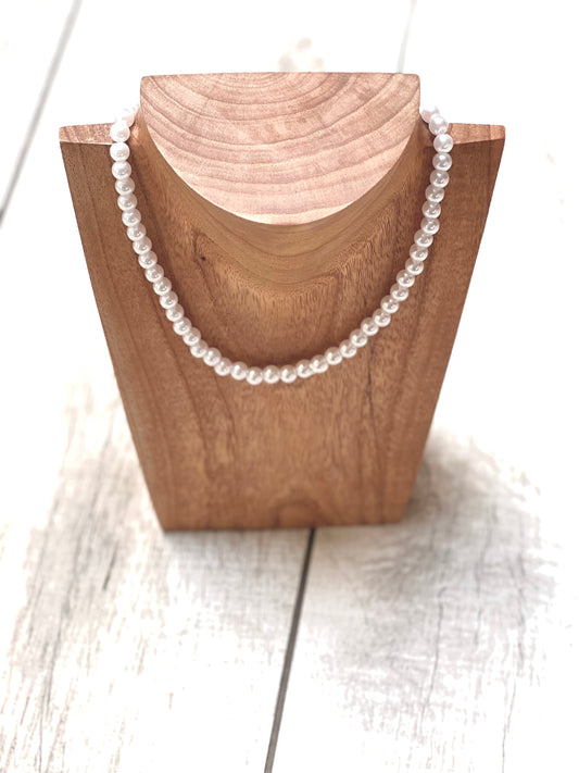 Classy Pearls Necklace