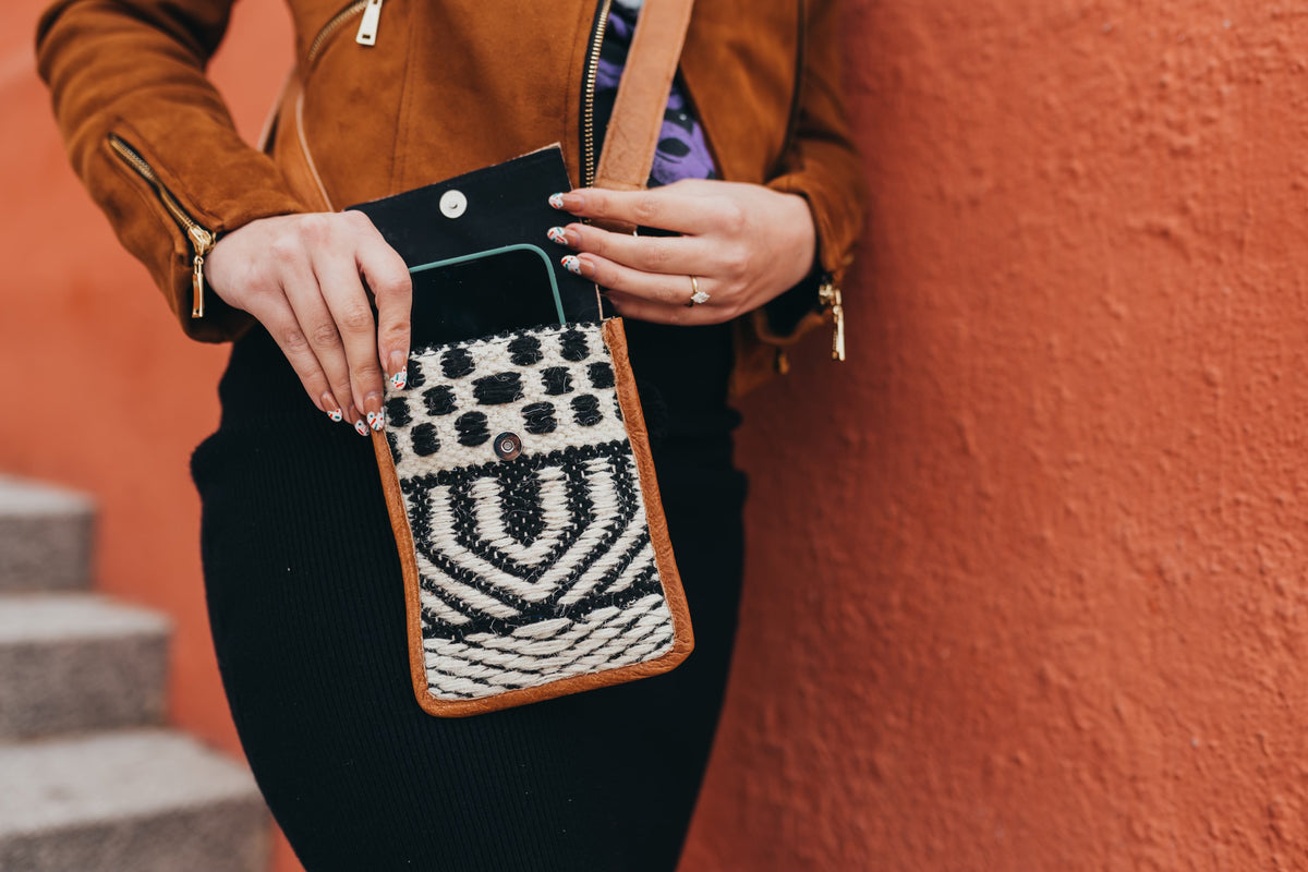 The Stanley Petite Crossbody – Stanley Street Shop display picture 3